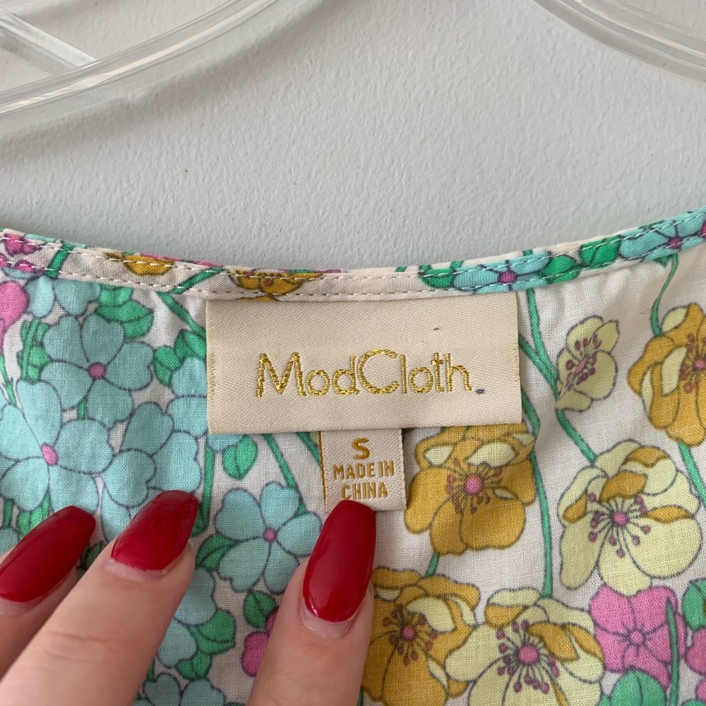 Modcloth Floral Pleated Lace Button Down Tank Top - Picture 3 of 6
